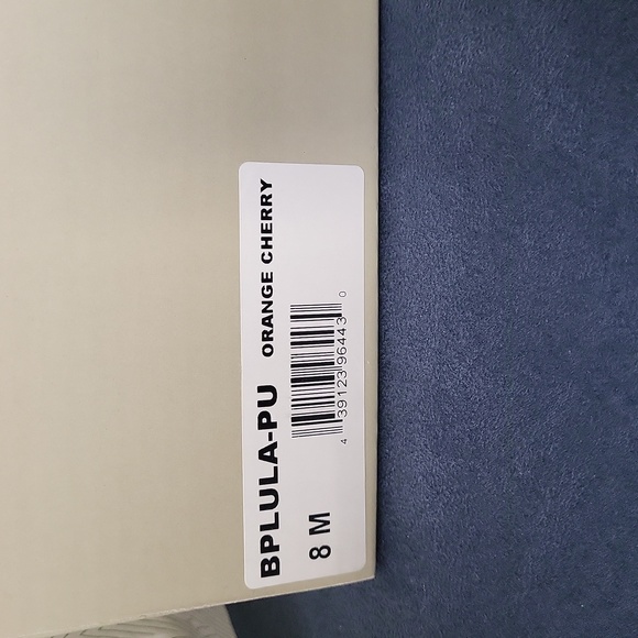 Women's shoes - Picture 2 of 3